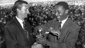 731900-frank-worrell-richie-benaud-1961